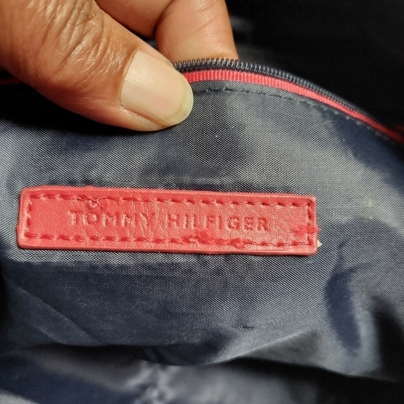 Tommy Hilfiger Black Handbag/Purse - Picture 15 of 16